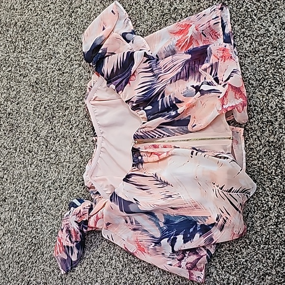 Guess Pink Floral Blouse - Picture 2 of 5